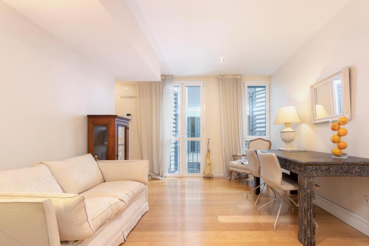 Acogedor Apartamento Junto A La Catedral By Rent Me Malaga Bagian luar foto