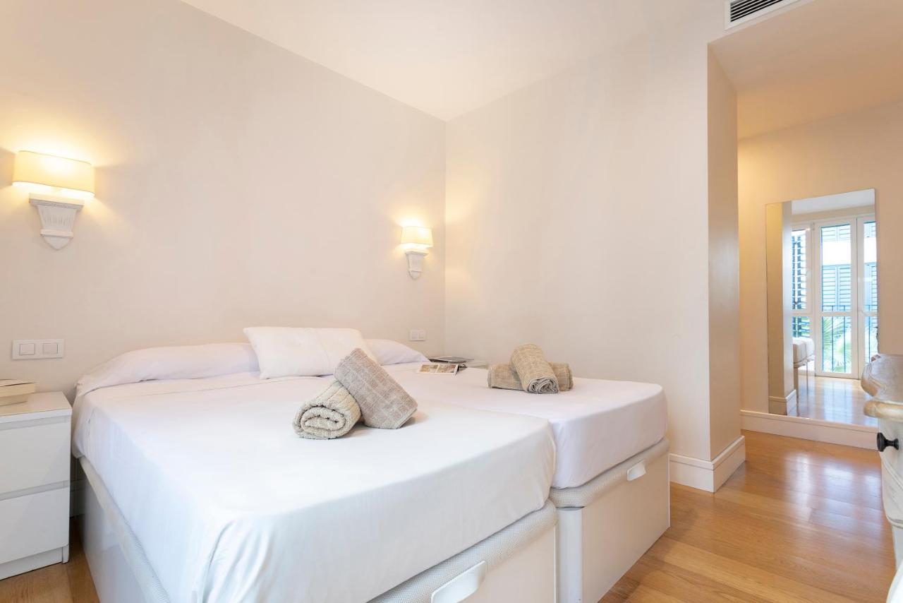 Acogedor Apartamento Junto A La Catedral By Rent Me Malaga Bagian luar foto