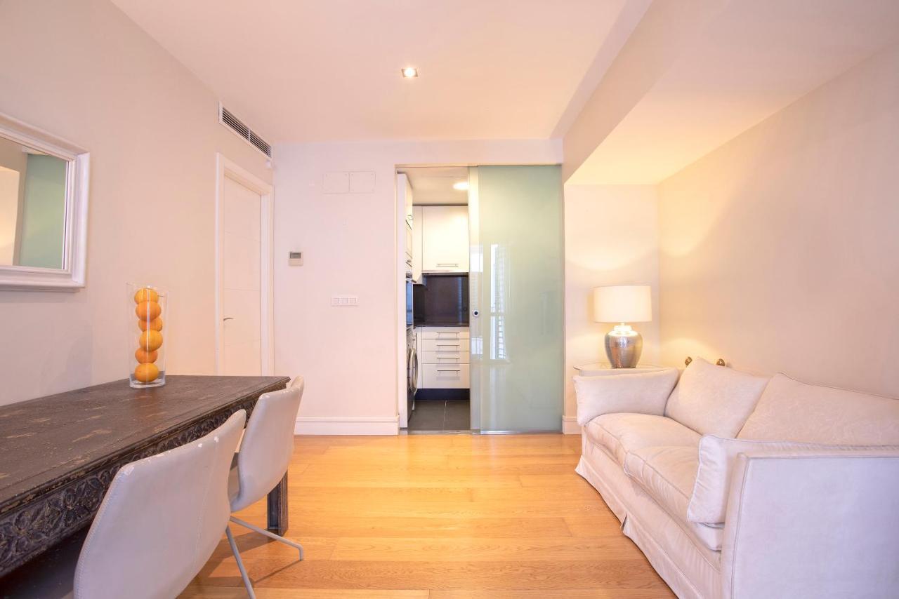 Acogedor Apartamento Junto A La Catedral By Rent Me Malaga Bagian luar foto