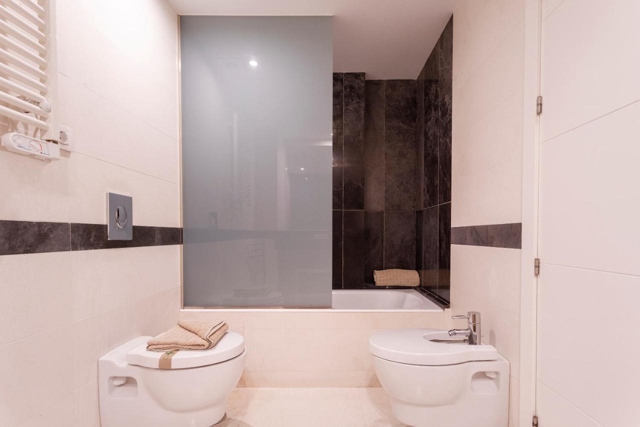 Acogedor Apartamento Junto A La Catedral By Rent Me Malaga Bagian luar foto