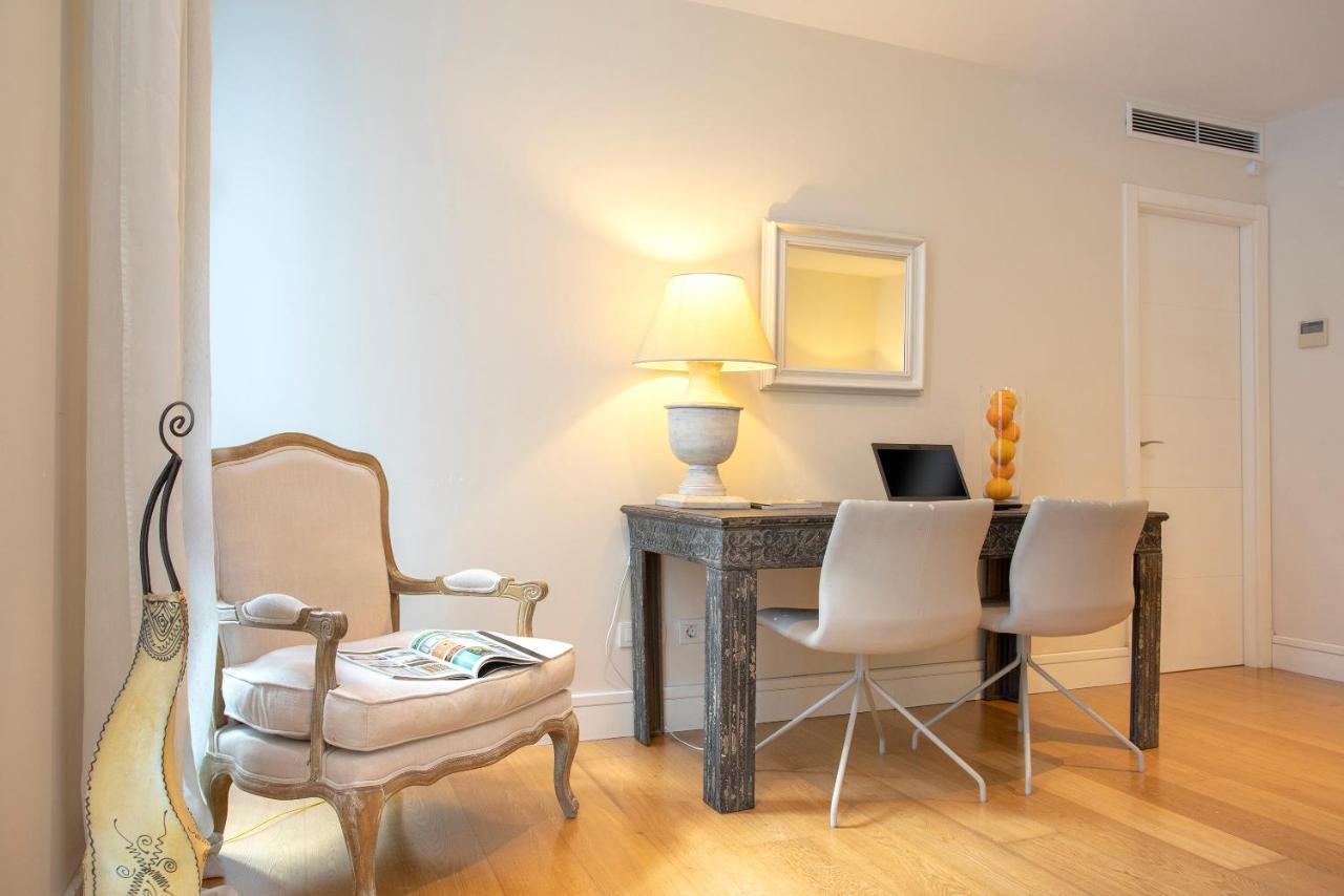 Acogedor Apartamento Junto A La Catedral By Rent Me Malaga Bagian luar foto